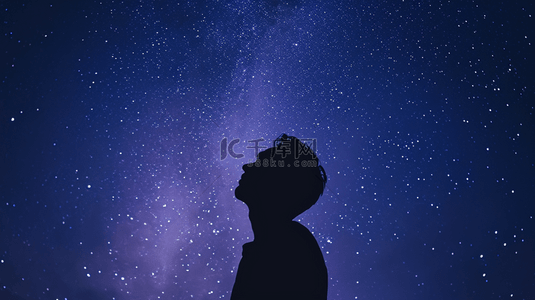 抬头仰望背景图片_蓝色夜晚星空下男子抬头看星空的背景23