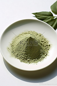 白盘背景图片_白盘上的绿茶叶粉