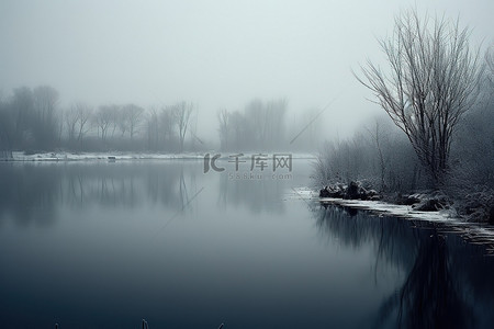 劳动达人背景图片_薄雾 达尼丁 爱荷华湖