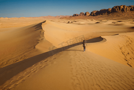 白天沙漠航拍摄影图2