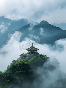 发电风车摄影照片_湖北咸宁九宫山顶云雾缭绕的风车