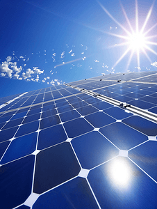 太阳能新能源电厂摄影照片_高效太阳能发电站