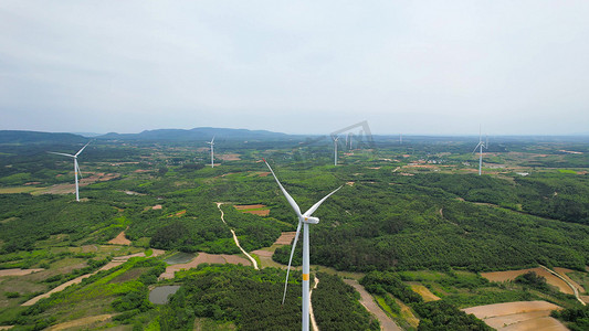 电风摄影照片_航拍山顶新能源风力发电风轮机