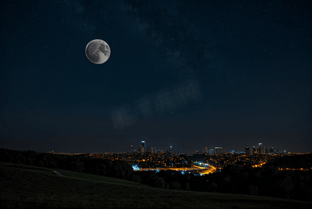 夜晚的月亮摄影图