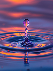 清澈图片背景图片_水滴在清澈的水面图片