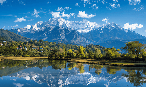 池塘摄影照片_玉龙雪山的壮丽景色丽江中国