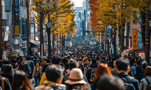 街道人来人往摄影照片_人来人往的街道东京人群
