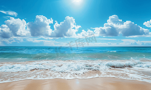 蓝天白云大海摄影照片_夏天天空蓝天白云大海沙滩