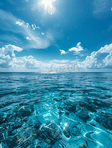 海面摄影照片_蔚蓝色阳光大海