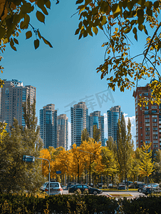 马路道路风景摄影照片_乌鲁木齐城市景观