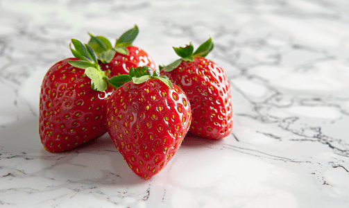 新鲜的草莓水果摄影照片_新鲜的草莓健康