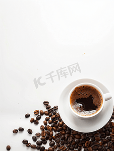 咖啡背景摄影照片_杂志咖啡纯色背景