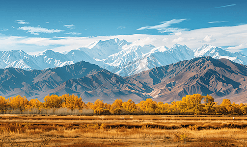 天空意境摄影照片_北疆秋色雪山全景