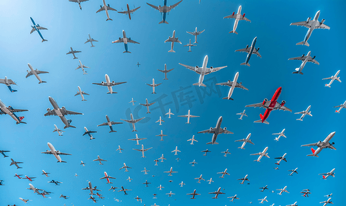 几何立体简约背景摄影照片_天空中的飞机