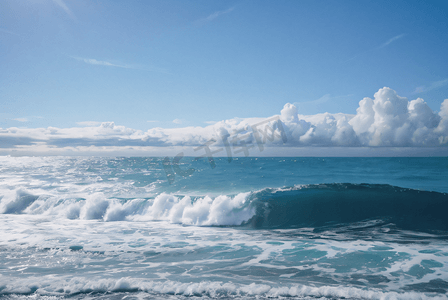 海浪翻腾摄影照片_大海海浪浪花摄影配图4