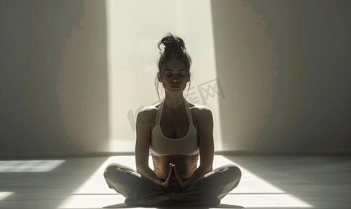 瑜伽动作摄影照片_瑜伽运动模特