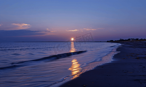 大海的背景素材摄影照片_海边宁静的明月