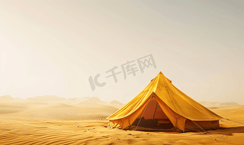 沙漠旅行摄影照片_沙漠露营黄色