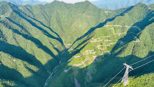 航拍皖南高山风景环山公路六道湾实拍素材