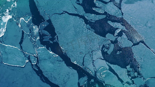 1080新疆博州赛里木湖冰雪融化冰川冰层实拍