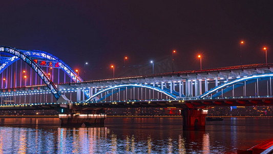 夜晚移动杭州城市复兴大桥车流夜景