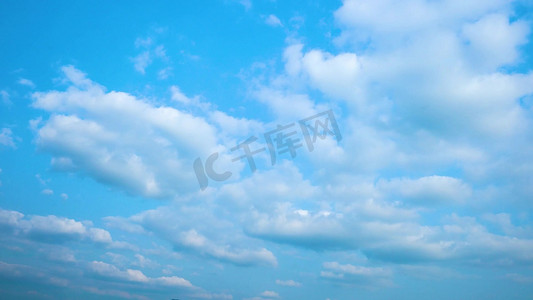 清新蓝色天空摄影照片_实拍清新蓝天白云风景摄影