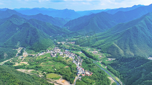 山实拍摄影照片_航拍高山峡谷村庄农田峡谷山村自然风光实拍