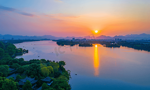 雷锋塔上眺望杭州西湖夕阳美景