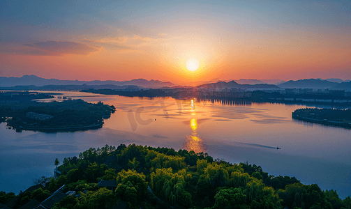 雷锋横版摄影照片_雷锋塔上眺望杭州西湖夕阳美景