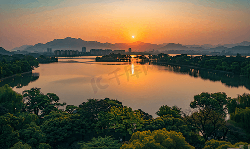 雷锋横版摄影照片_雷锋塔上眺望杭州西湖夕阳美景