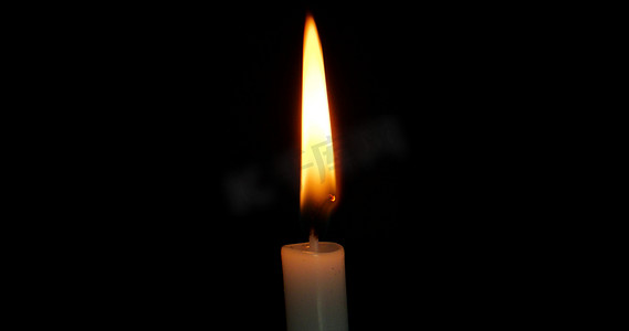 白色蜡烛火苗祭奠烛火