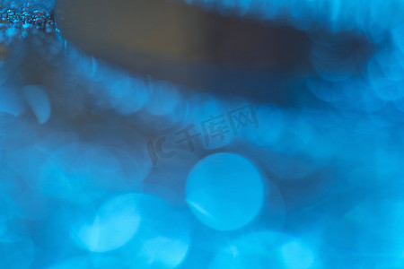 梦幻蓝色背景素材摄影照片_青蓝色创意光斑虚焦素材