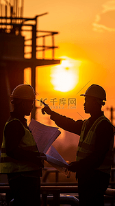 五一劳动节城市建筑背景里的工人剪影