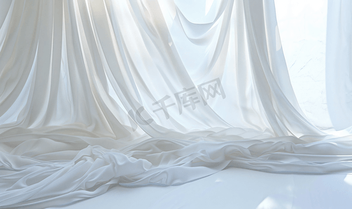 自然下垂的白色窗帘