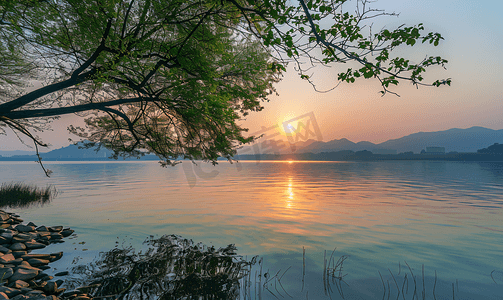 杭州西湖长桥公园雷峰夕照景观