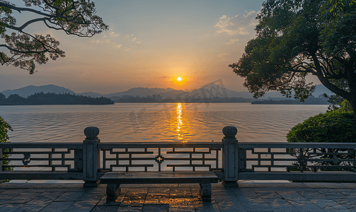 杭州景点摄影照片_杭州西湖长桥公园雷峰夕照景观