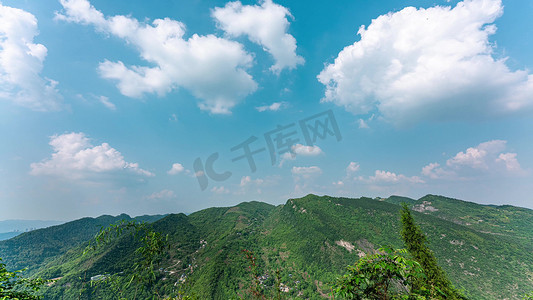 清新蓝色天空摄影照片_夏季夏天山林蓝天白云自然风光风景