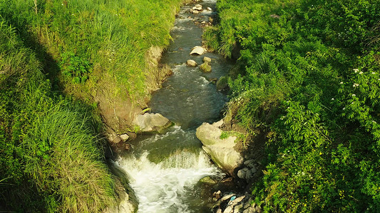 航拍阳光下清澈小溪溪流自然景观