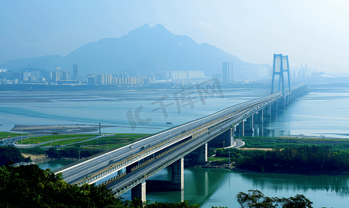 蓝橙色摄影照片_深圳湾大桥湾区