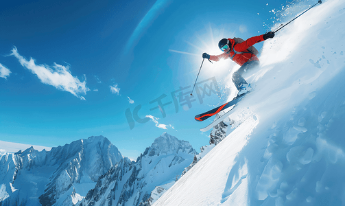 男子滑雪运动员在山上半空