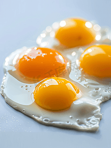生鸡蛋和生鸡蛋蛋黄