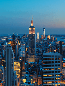 纽约州摄影照片_美国纽约黄昏时分曼哈顿天际线和帝国大厦的景色
