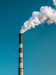二氧化碳排放摄影照片_电厂的烟囱排放二氧化碳污染