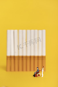 掐灭烟头摄影照片_世界无烟日保护健康创意图片