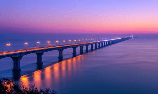 黄昏下的大连跨海大桥