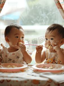 亚洲人宝宝吃饭