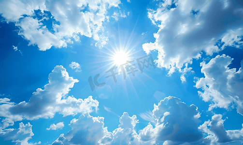 漂浮素材摄影照片_夏季的蓝天白云