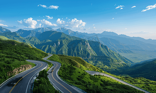 山峦胡泊摄影照片_四川317国道新路海山峰风光美景