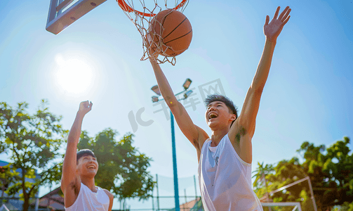 亚洲人青年男人打篮球