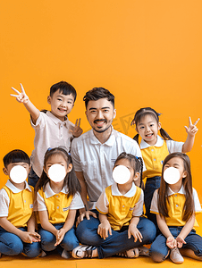 教师后背摄影照片_亚洲人年轻的英语老师给小学生上课2